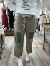Load image into Gallery viewer, sage vintage painted rope string patched jeans