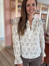 Load image into Gallery viewer, dried floral cotton blouse