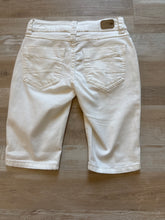 Load image into Gallery viewer, rubberband stretch denim ivory bermuda shorts