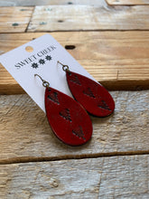 Load image into Gallery viewer, sweet creek summit mini leather teardrop earrings