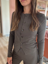 Load image into Gallery viewer, giselle button down top