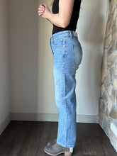Load image into Gallery viewer, vintage sky straight leg jeans