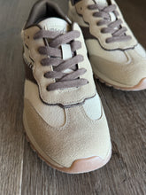 Load image into Gallery viewer, blowfish cream + chocolate sneaker