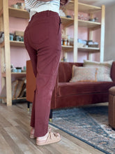 Load image into Gallery viewer, judy blue maple weekender pants