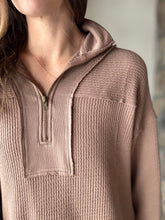 Load image into Gallery viewer, latte ribbed quarter zip