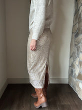 Load image into Gallery viewer, champagne sequin skirt