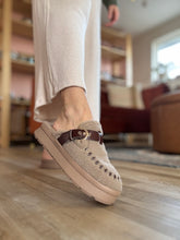 Load image into Gallery viewer, sherpa mules