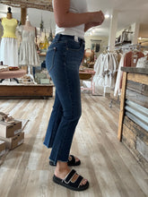 Load image into Gallery viewer, judy blue dark cropped kick flare jeans