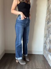 Load image into Gallery viewer, dark wash high rise straight