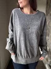 Load image into Gallery viewer, black mineral wash pullover