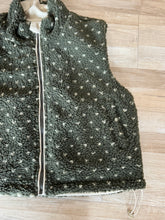 Load image into Gallery viewer, morning hike sherpa vest
