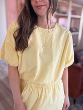 Load image into Gallery viewer, lemon bubble hem cotton blouse