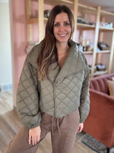 Load image into Gallery viewer, olive quilted cropped jacket