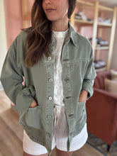 Load image into Gallery viewer, dakota camo oversized tee