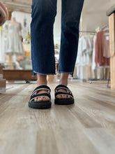 Load image into Gallery viewer, judy blue dark cropped kick flare jeans