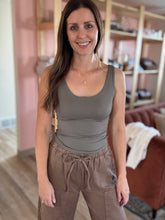 Load image into Gallery viewer, burnt olive soft basic scoop tank