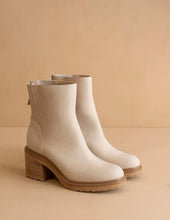 Load image into Gallery viewer, bone lug chelsea boots