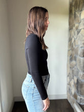 Load image into Gallery viewer, black scoop long sleeve tee