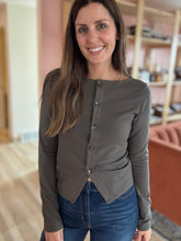 Load image into Gallery viewer, giselle button down top
