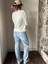 Load image into Gallery viewer, judy blue mid rise light wash straight jean