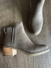 Load image into Gallery viewer, TOMS canteen hailey ankle boot