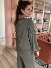 Load image into Gallery viewer, vintage olive ribbed pullover