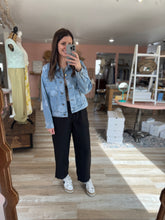 Load image into Gallery viewer, vintage daisy printed denim jacket