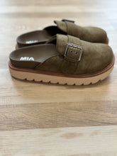Load image into Gallery viewer, khaki suede clog