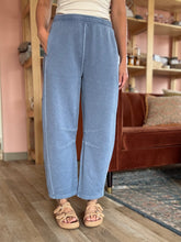 Load image into Gallery viewer, kinsey light denim barrel sweatpants