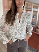 Load image into Gallery viewer, dried floral cotton blouse