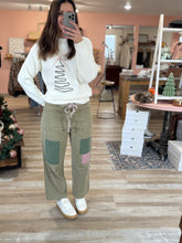 Load image into Gallery viewer, sage vintage painted rope string patched jeans