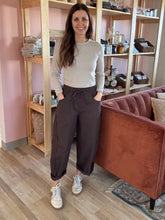 Load image into Gallery viewer, errand day espresso cotton barrel pants