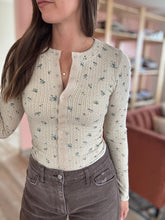 Load image into Gallery viewer, iris meadow snap henley