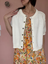 Load image into Gallery viewer, cream half sleeve button cardi