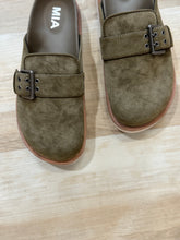 Load image into Gallery viewer, khaki suede clog