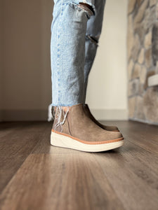 blowfish mocha hybrid sneaker
