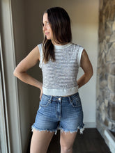Load image into Gallery viewer, risen high rise side slit fray denim shorts