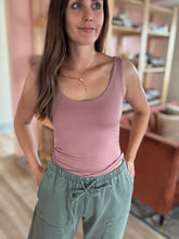 Load image into Gallery viewer, dark mauve soft basic scoop tank