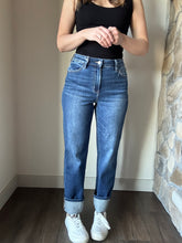 Load image into Gallery viewer, dark wash high rise straight