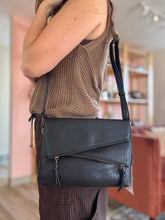 Load image into Gallery viewer, black criss-cross crossbody