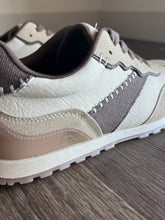 Load image into Gallery viewer, blowfish cream + chocolate sneaker
