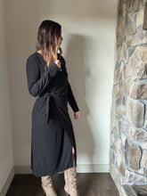 Load image into Gallery viewer, black ribbed midi tie dress