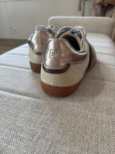 Load image into Gallery viewer, stevie sneaks