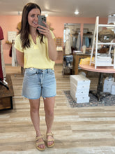 Load image into Gallery viewer, judy blue medium rigid magic dad shorts