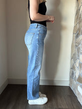 Load image into Gallery viewer, vintage sky straight leg jeans