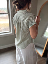 Load image into Gallery viewer, green stripe collared top