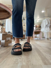 Load image into Gallery viewer, judy blue dark cropped kick flare jeans