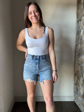 Load image into Gallery viewer, hidden sofie medium light mom shorts