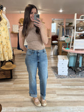 Load image into Gallery viewer, hidden mid rise straight cuffed jeans