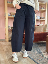 Load image into Gallery viewer, errand day black cotton barrel pants